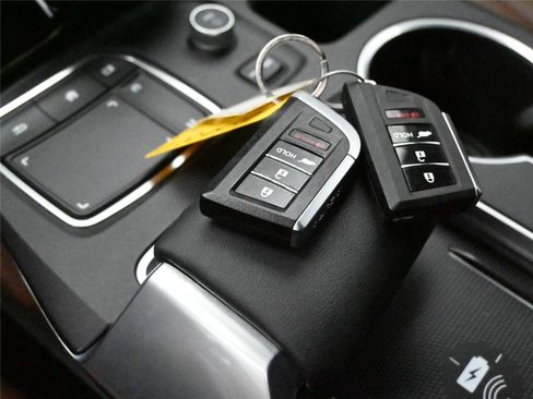 Certified 2024 Acura MDX SH-AWD w/ Technology Package image 5