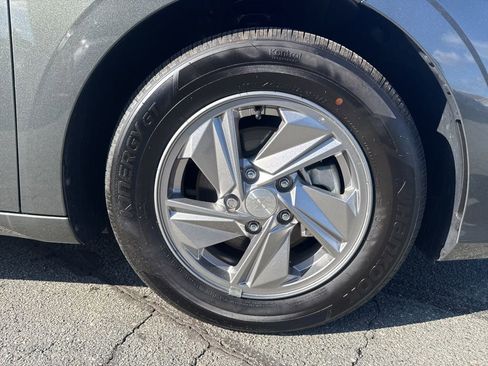 Certified 2025 Hyundai Elantra SE FWD image 11