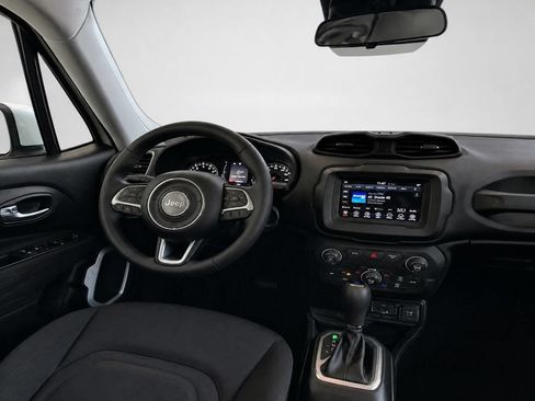 Used 2019 Jeep Renegade Latitude AWD/4WD image 27