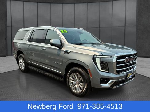 Used 2025 GMC Yukon XL Elevation w/ Elevation Premium Package AWD/4WD image 3