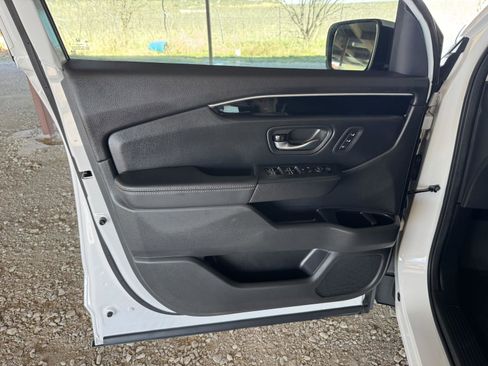 Used 2025 Honda Pilot Touring image 23