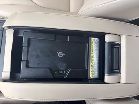 Used 2020 Toyota Highlander XLE FWD image 31