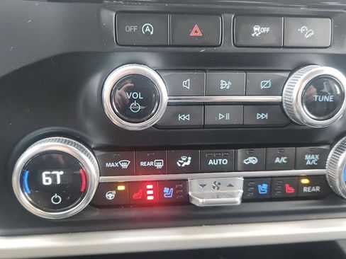 Used 2024 Ford Expedition XLT image 14