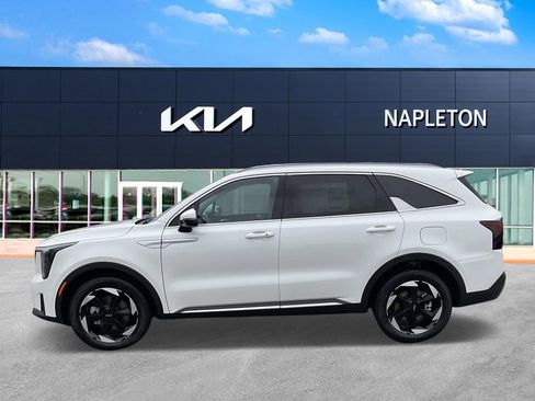 Certified 2025 Kia Sorento EX image 4