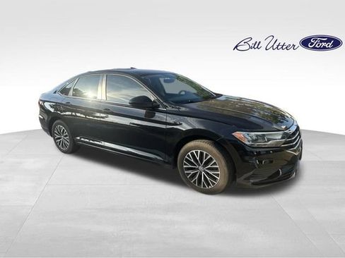 Used 2021 Volkswagen Jetta SE FWD image 2