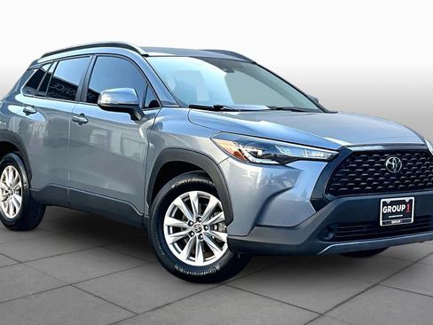 Used 2022 Toyota Corolla Cross LE FWD image 3