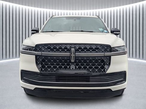 New 2026 Lincoln Navigator Reserve w/ Jet Appearance Package image 7