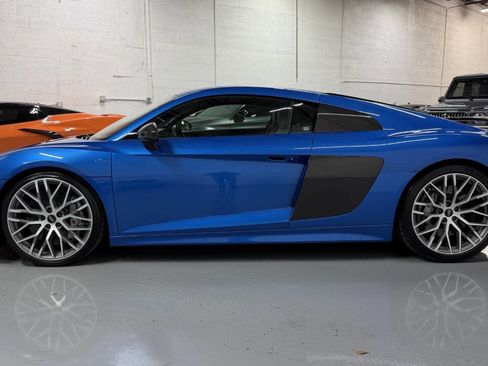 Used 2017 Audi R8 V10 plus w/ Full Leather Package image 31