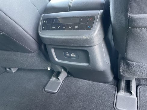 Used 2022 Nissan Pathfinder SV FWD image 23