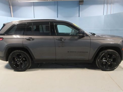 Used 2024 Jeep Grand Cherokee Altitude AWD/4WD image 35