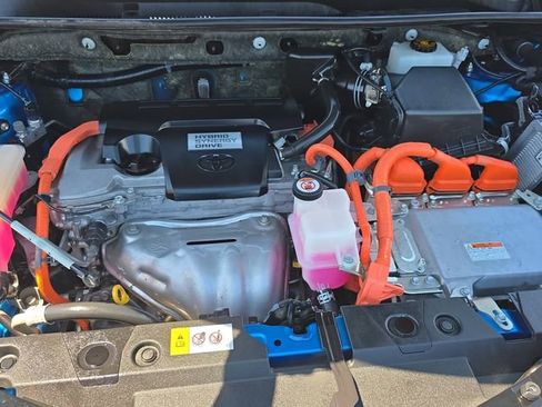 Used 2017 Toyota RAV4 AWD Hybrid image 32