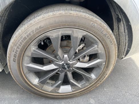 Used 2023 Kia Sorento SX Prestige image 3