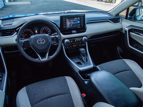 Used 2020 Toyota RAV4 XLE w/ XLE Grade Weather Package AWD/4WD image 26