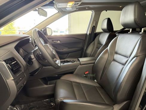 Used 2022 Nissan Rogue SV w/ SV Premium Package image 21