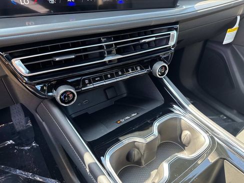 New 2026 Chevrolet Traverse LT w/ Sun and Wheel Package image 24