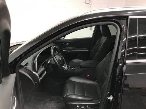 Used 2025 Cadillac XT4 Premium Luxury image 12