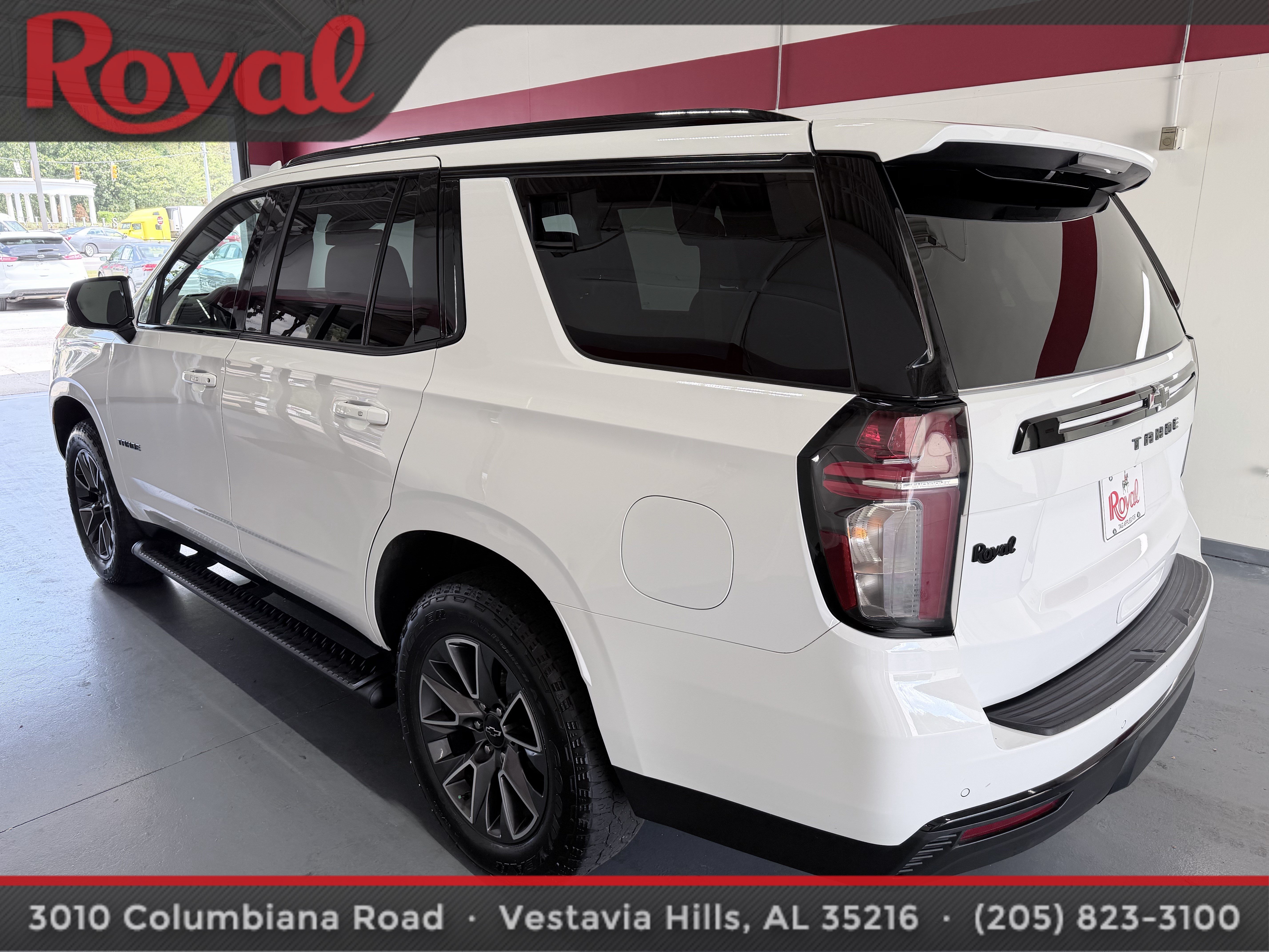 Used 2023 Chevrolet Tahoe Z71 w/ Luxury Package AWD/4WD image 9