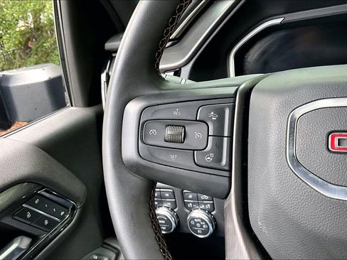 Used 2024 GMC Sierra 2500 AT4 w/ AT4 Premium Plus Package AWD/4WD image 11
