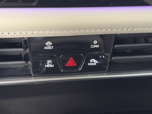 Used 2025 Volkswagen Atlas SEL image 29