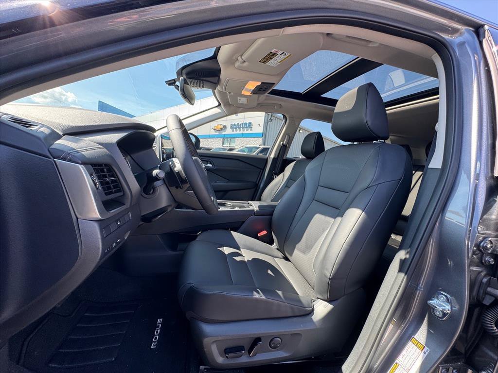 Used 2026 Nissan Rogue Dark Armor FWD image 17