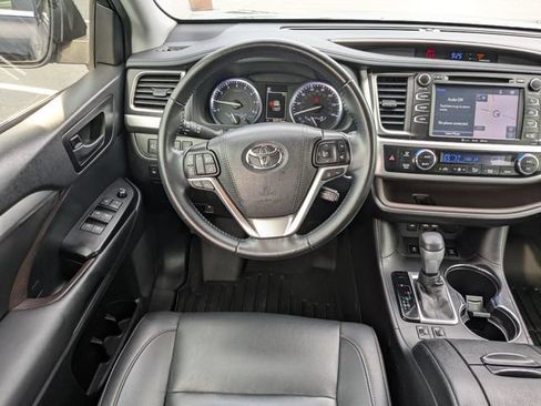 Used 2019 Toyota Highlander XLE AWD/4WD image 16