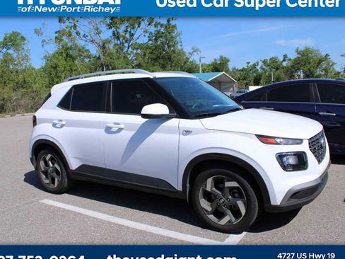 Used 2023 Hyundai Venue SEL image 4