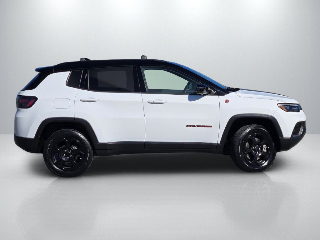 Used 2023 Jeep Compass Trailhawk w/ Trailhawk Elite Group AWD/4WD image 3