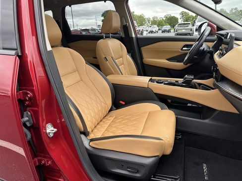Used 2021 Nissan Rogue Platinum AWD/4WD image 31