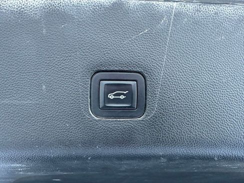 Used 2020 Chevrolet Traverse LT w/ Driver Confidence II Package image 18