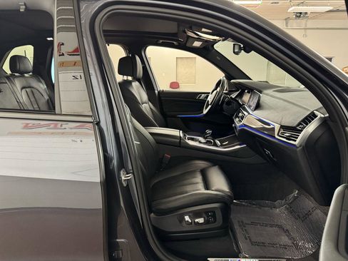 Used 2021 BMW X5 M50i image 51