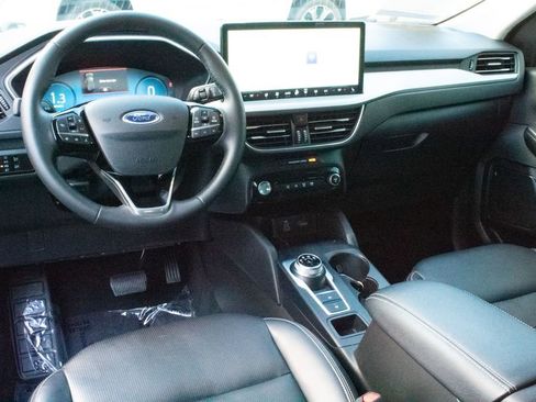 Used 2025 Ford Escape Platinum image 17