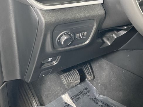 Used 2023 Jeep Grand Cherokee Altitude AWD/4WD image 10