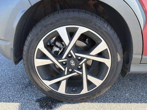 Used 2022 Hyundai Kona Limited FWD image 9
