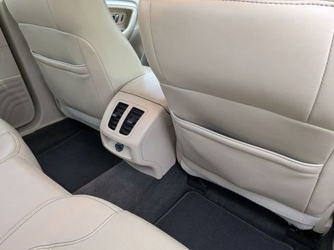 Used 2013 Ford Taurus SEL image 34