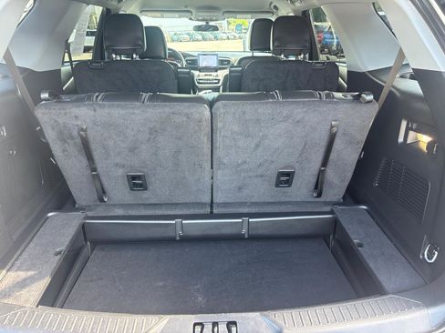 Used 2023 Ford Explorer XLT w/ Equipment Group 202A AWD/4WD image 13
