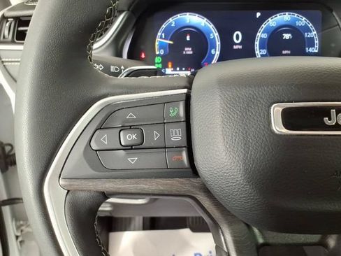 Used 2023 Jeep Grand Cherokee Limited AWD/4WD image 15