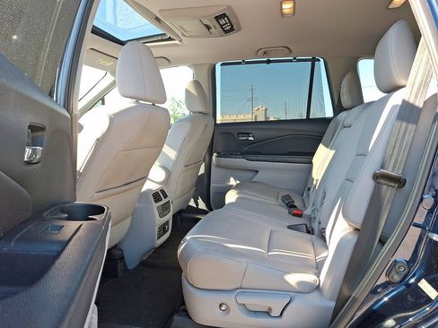 Used 2016 Honda Pilot Touring image 10