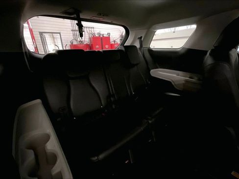Used 2022 Kia Carnival LX w/ Paint Protection Package FWD image 28