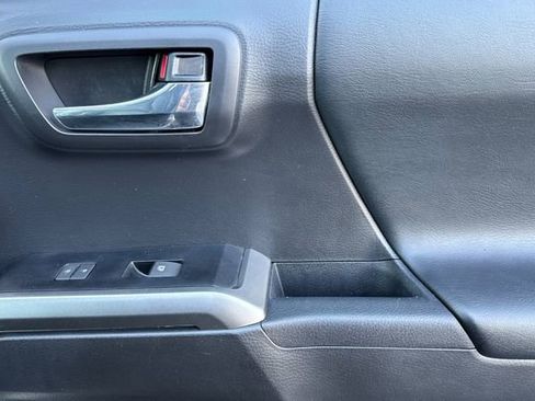 Used 2022 Toyota Tacoma Limited image 21