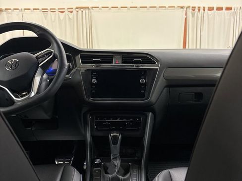 Used 2024 Volkswagen Tiguan SE R-Line AWD/4WD image 18