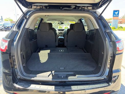 Used 2017 Chevrolet Traverse LT w/ Style and Technology Package FWD image 20