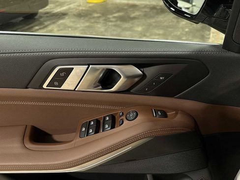 Used 2022 BMW X5 xDrive45e image 23