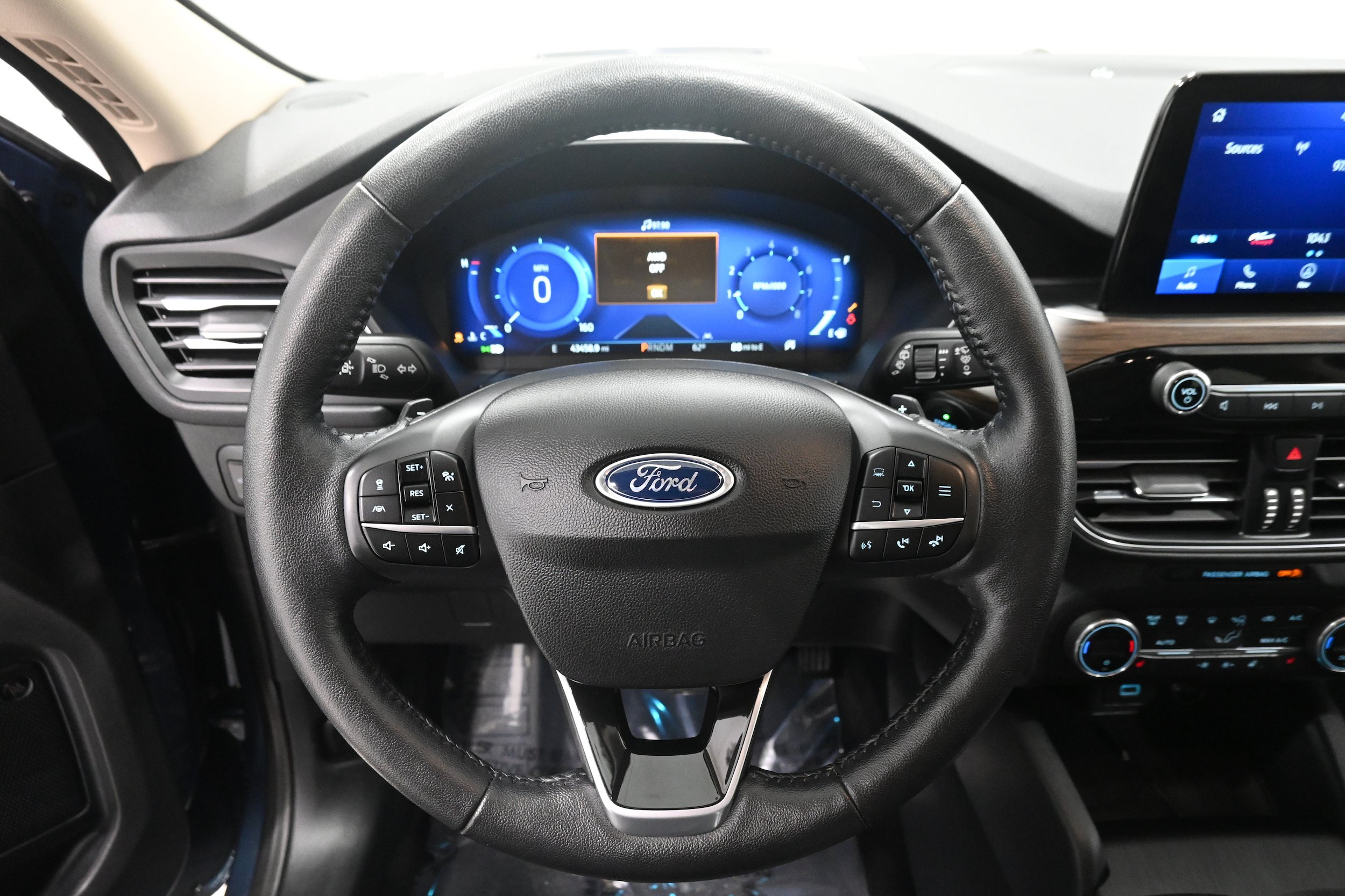 Used 2020 Ford Escape Titanium w/ Titanium Premium Package 2.0 AWD/4WD image 8