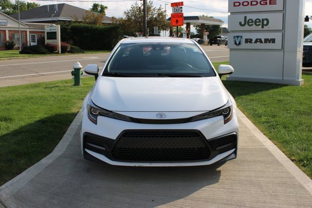 Used 2022 Toyota Corolla SE w/ SE Premium Package FWD image 6