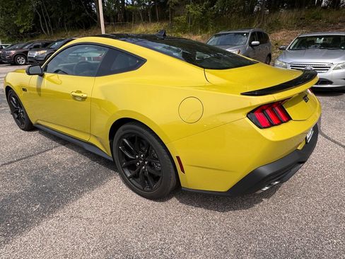 Used 2025 Ford Mustang GT Premium RWD image 3
