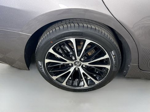 Used 2020 Toyota Camry SE image 32