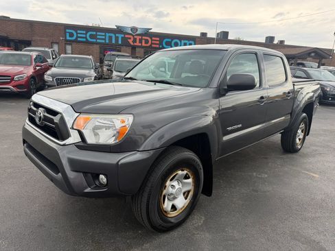 Used 2014 Toyota Tacoma 4x4 Double Cab w/ SR5 Package image 7