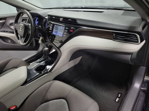 Used 2019 Toyota Camry LE FWD image 31