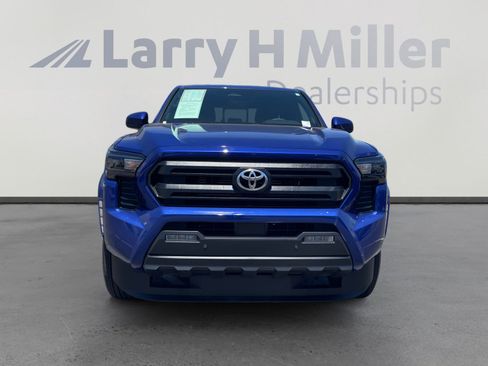 Certified 2025 Toyota Tacoma SR5 AWD/4WD image 8