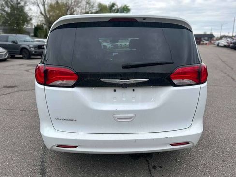 Used 2024 Chrysler Voyager LX FWD image 6